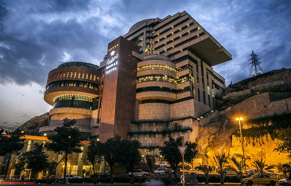 نمای ظاهری هتل بزرگ 