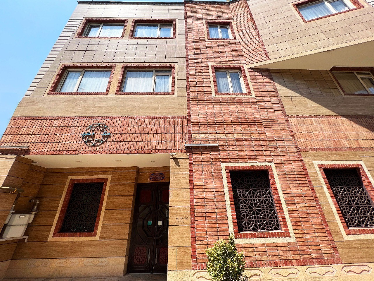 نمای ظاهری هتل وکیل 